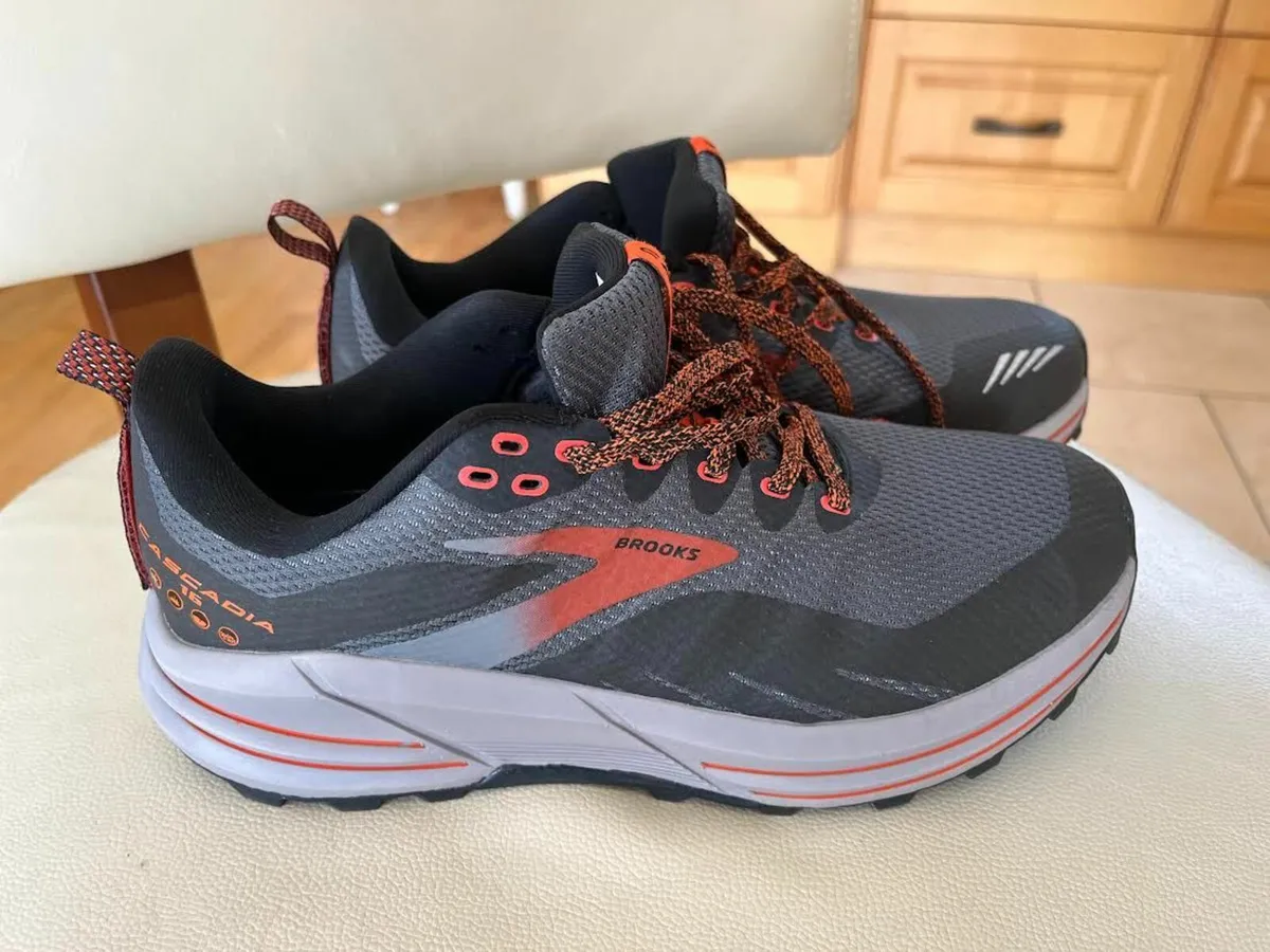 Brooks runner / hikers - Image 1