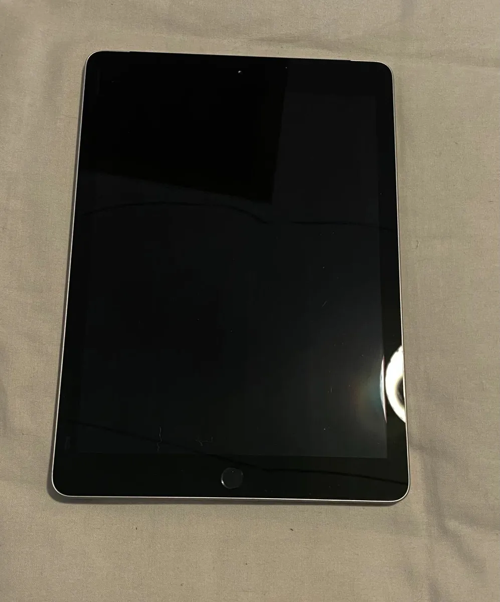 Apple iPad - Image 2
