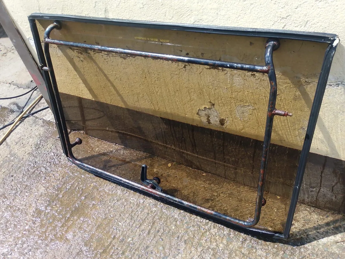 Rear & Side Windows for SAME/Lambo cabs - Image 4