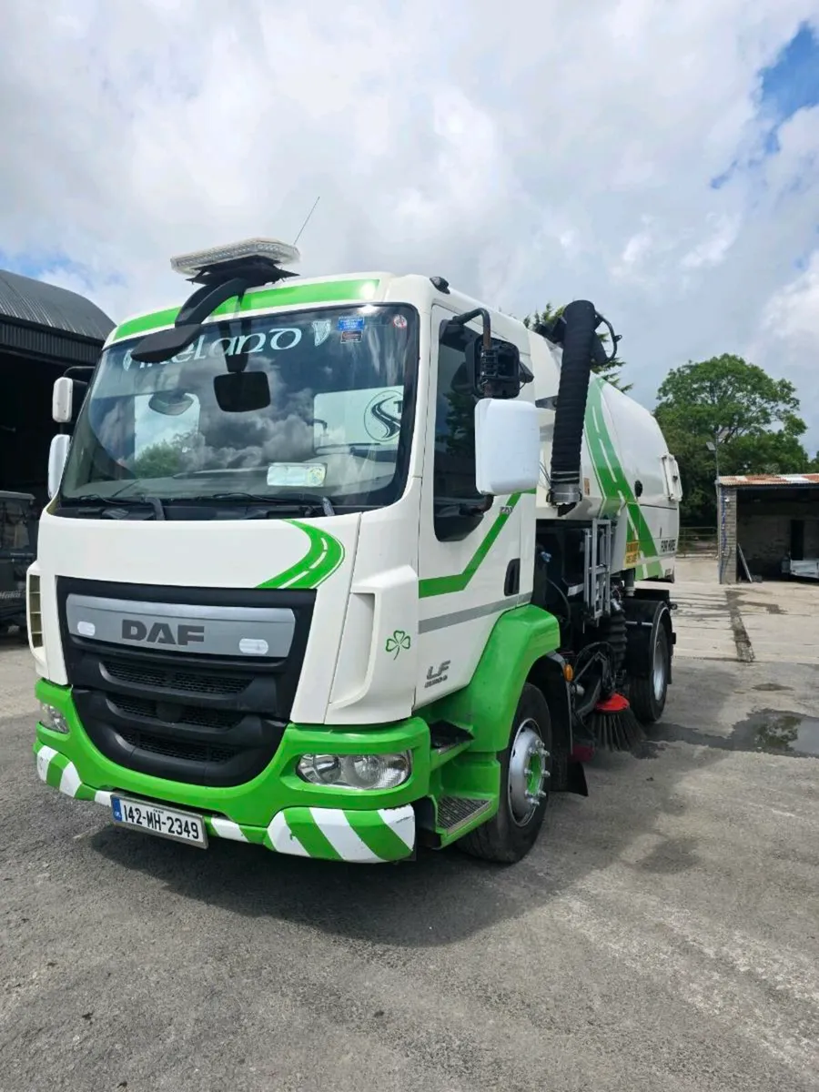 Road sweeper - Image 1