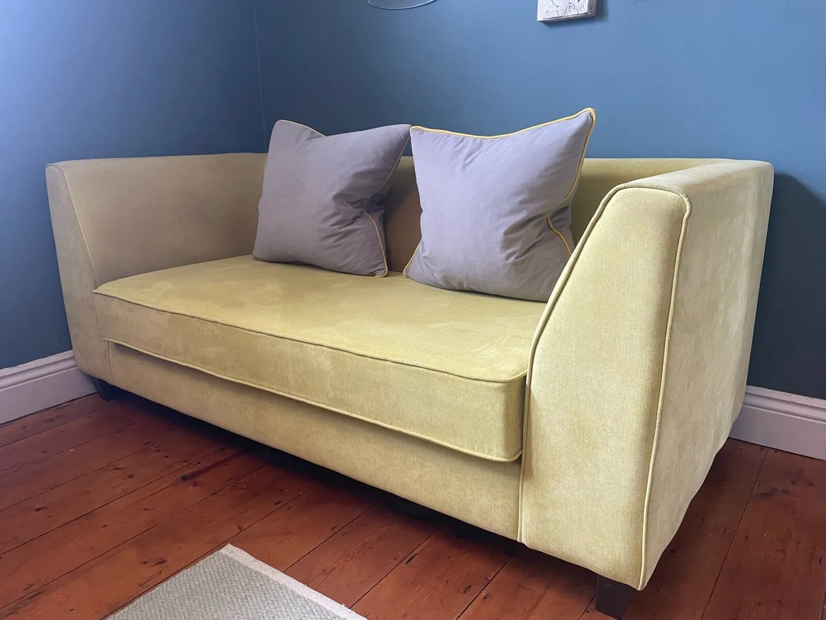 2 seater couch - Image 1