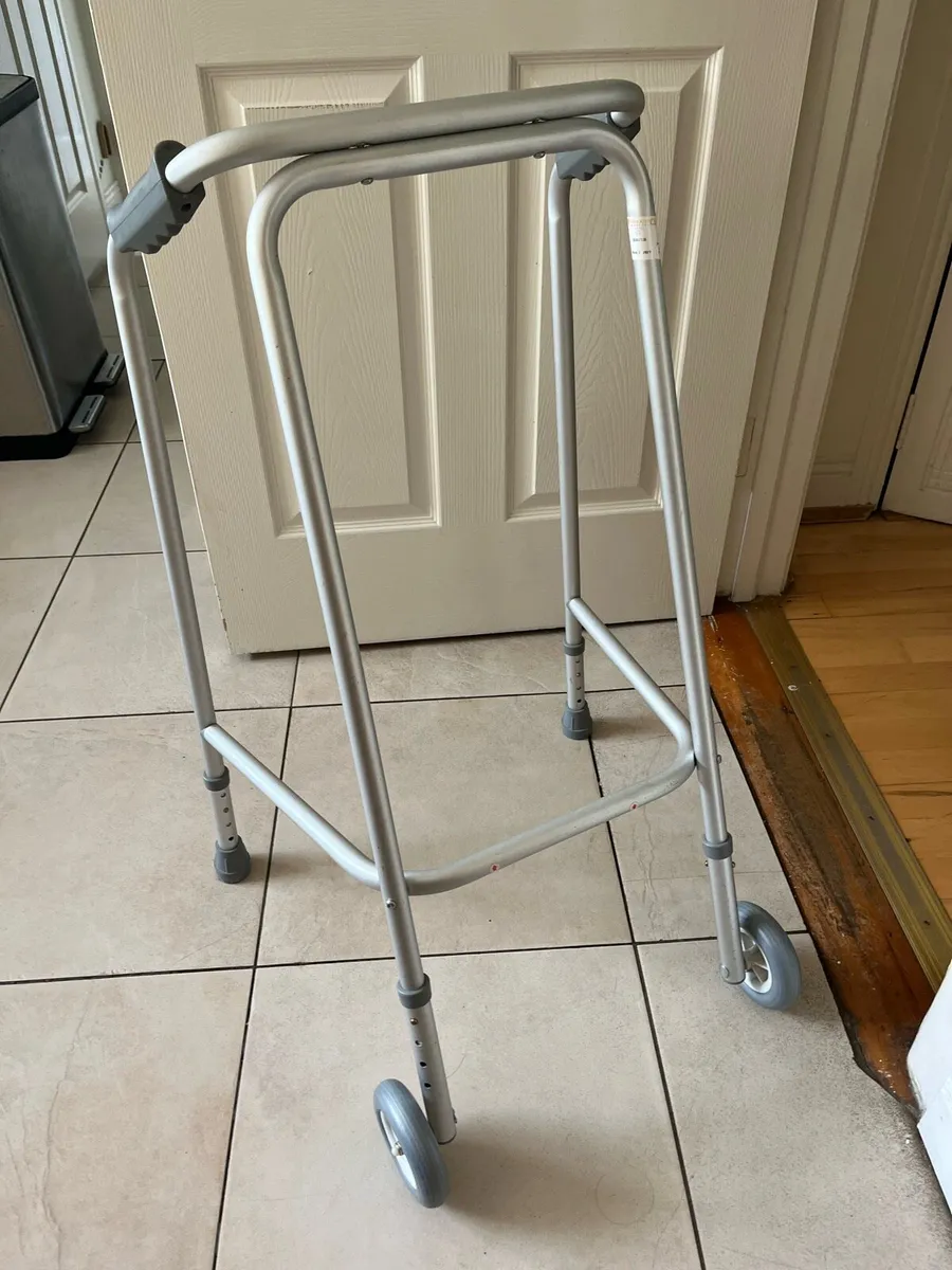 Adult walker