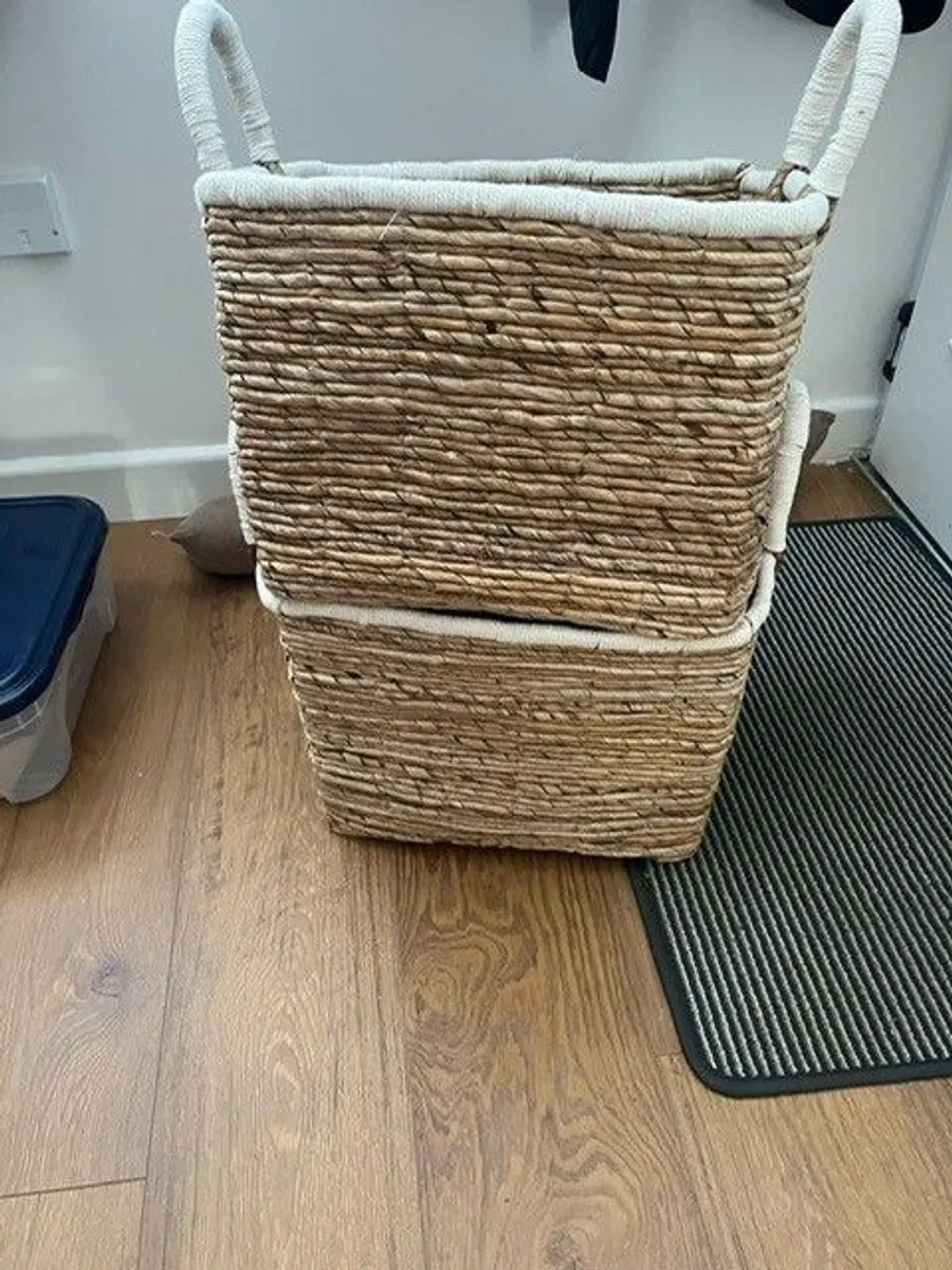 Solid Oak Console Table with storage baskets - Image 2