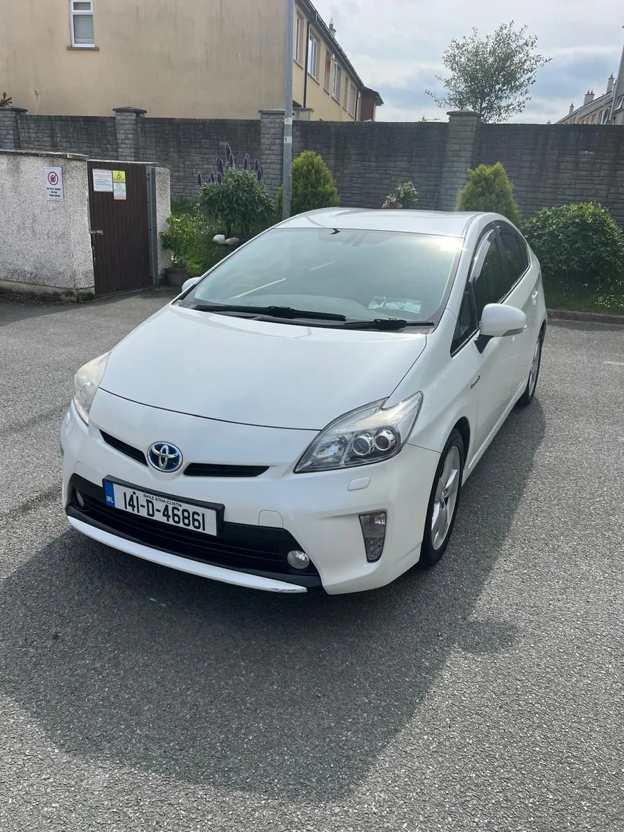 Toyota Prius 2014 1.8 Petrol Hybrid UK made Car - Image 1