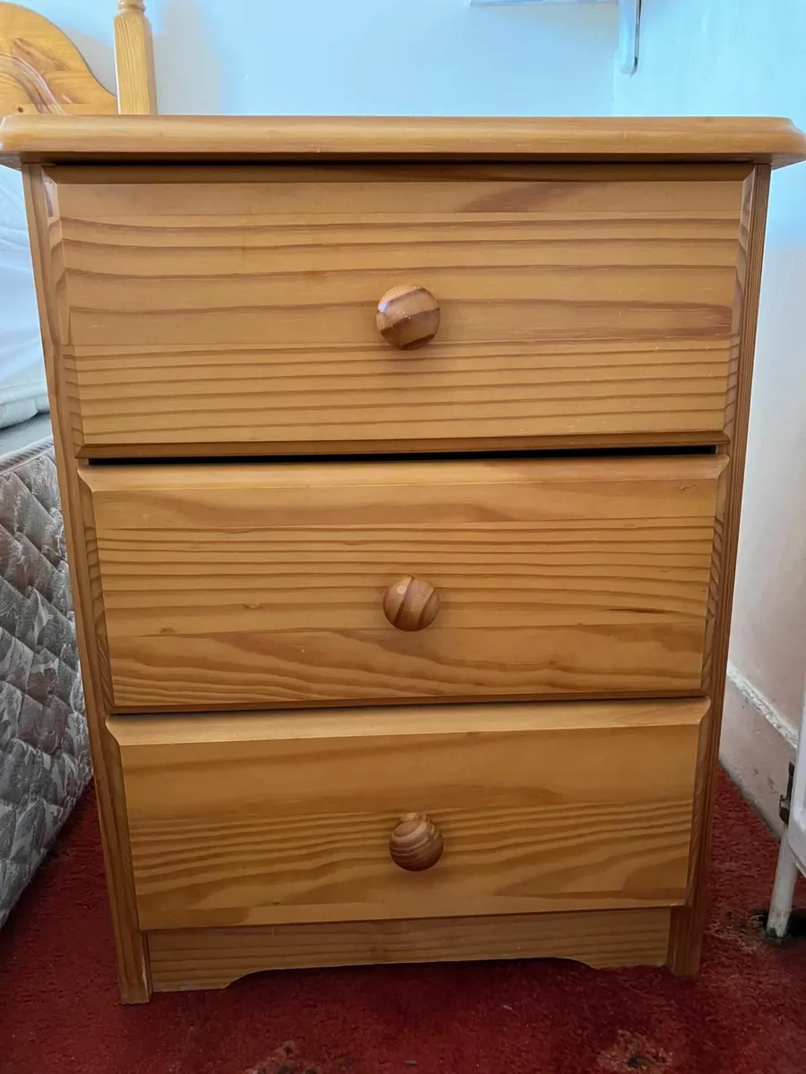 Pine chest of drawers + bedside locker - Image 4