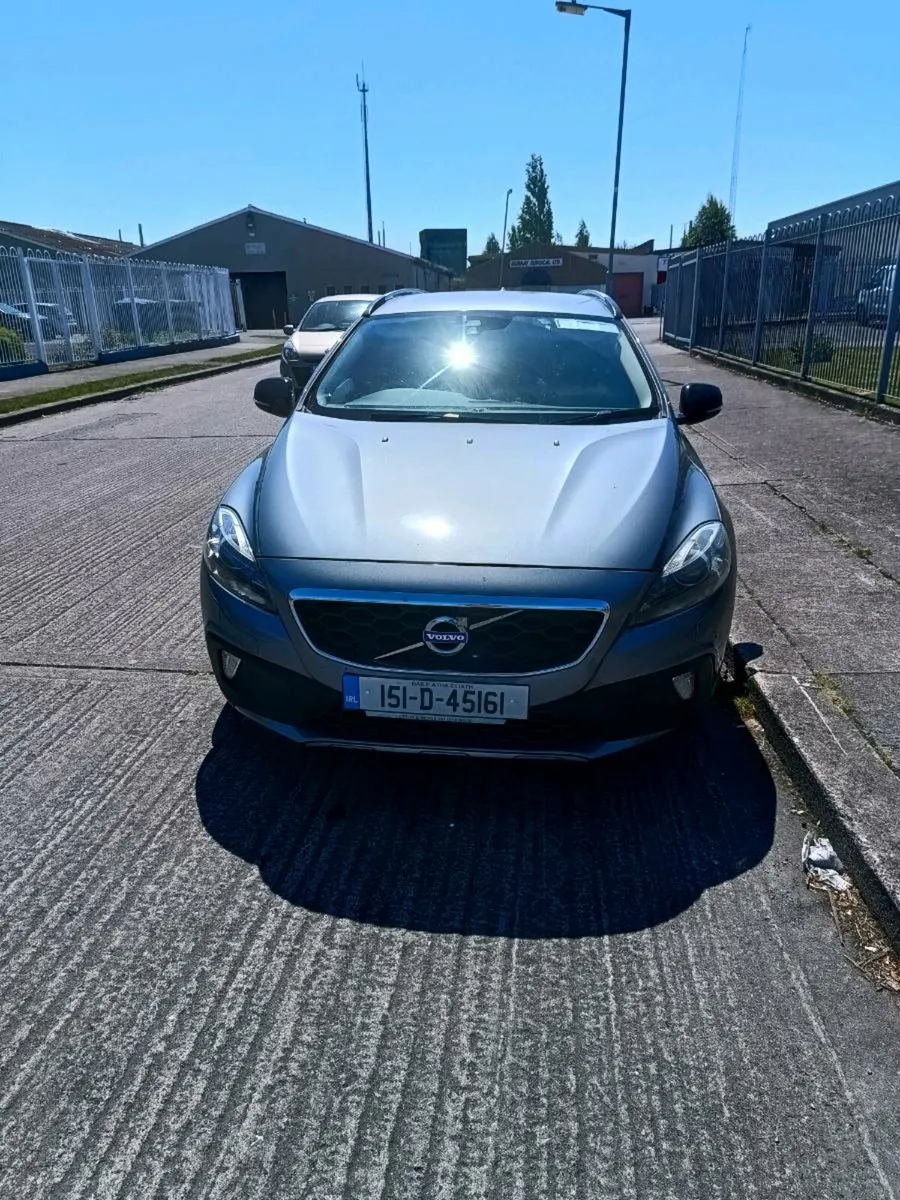 Volvo V40 - Image 1