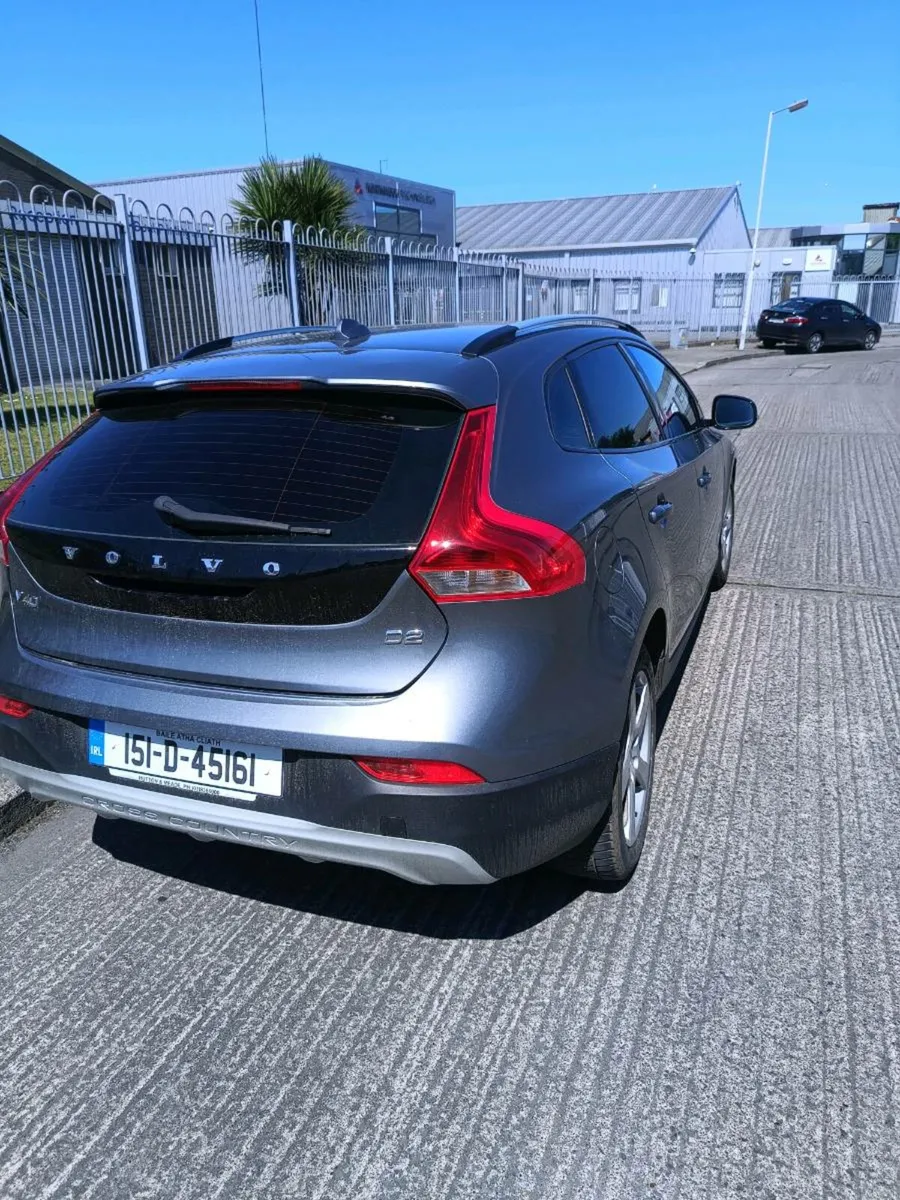 Volvo V40 - Image 2