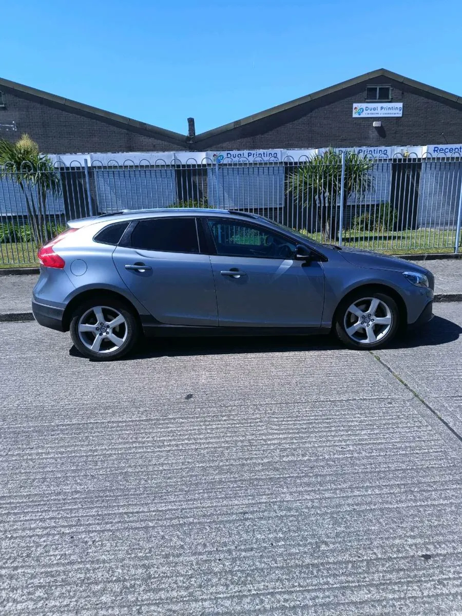 Volvo V40 - Image 4