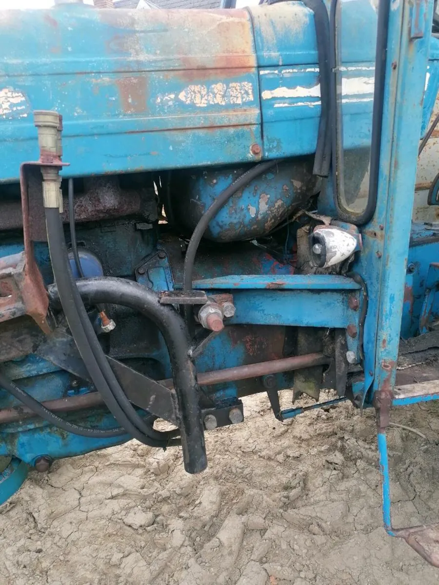 Ford 5000 tractor - Image 3