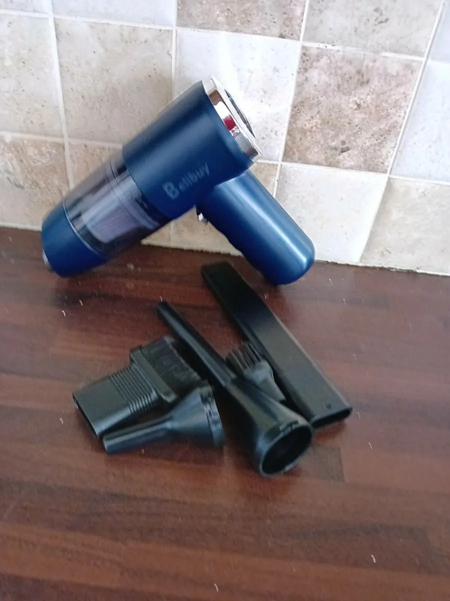 SMALL PORTABLE VACUM CLEANER NEW BOXED