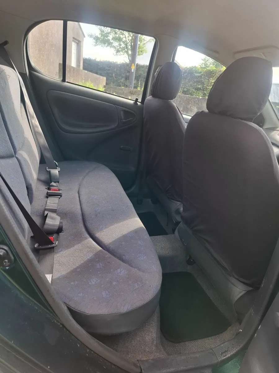 Toyota Yaris 2003 - Image 2