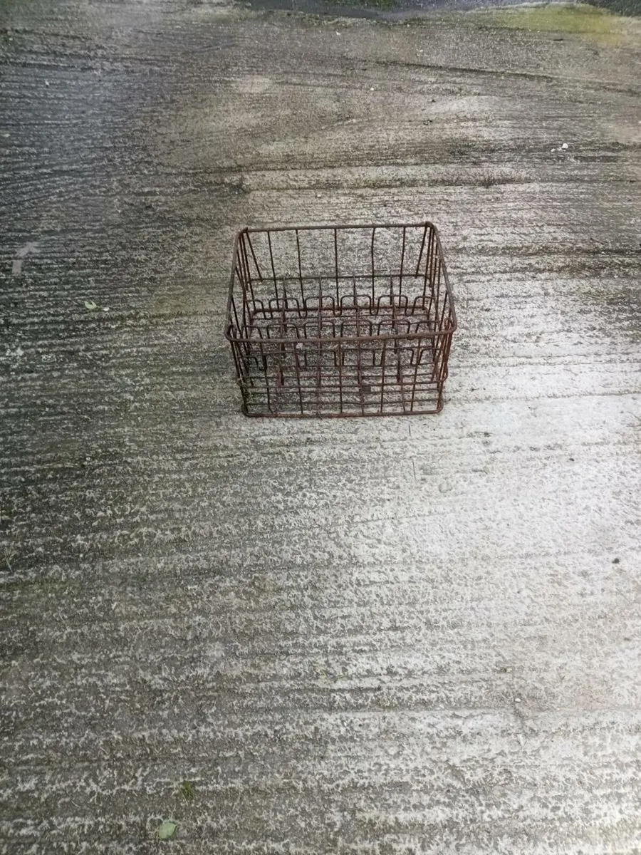 Old milk crate - Image 1