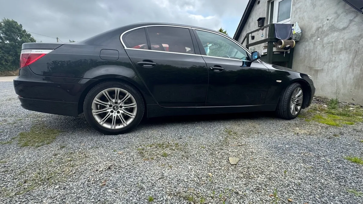 BMW 5-Series 2008 - Image 2