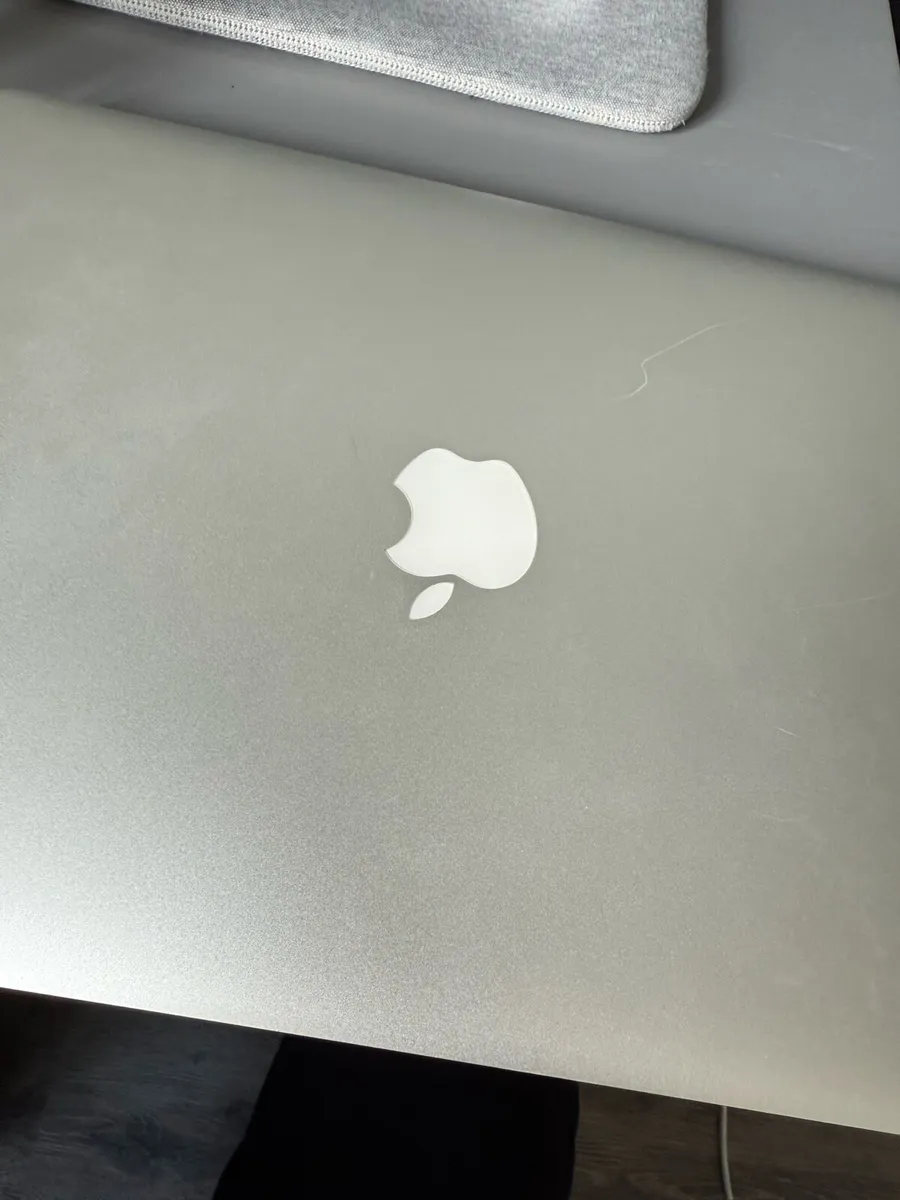 Mac book air 2020 - Image 3