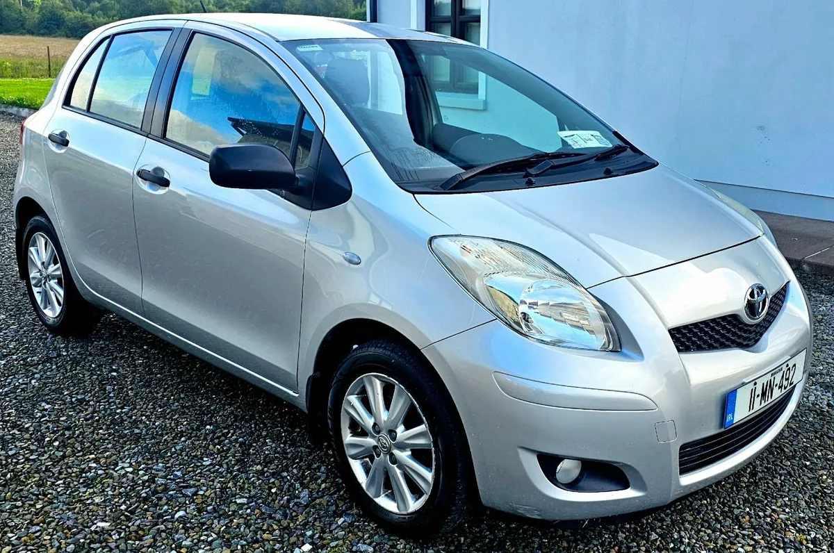 Toyota Yaris 2011 - Image 2
