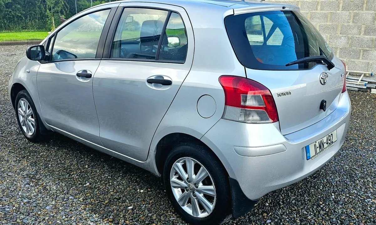 Toyota Yaris 2011 - Image 3