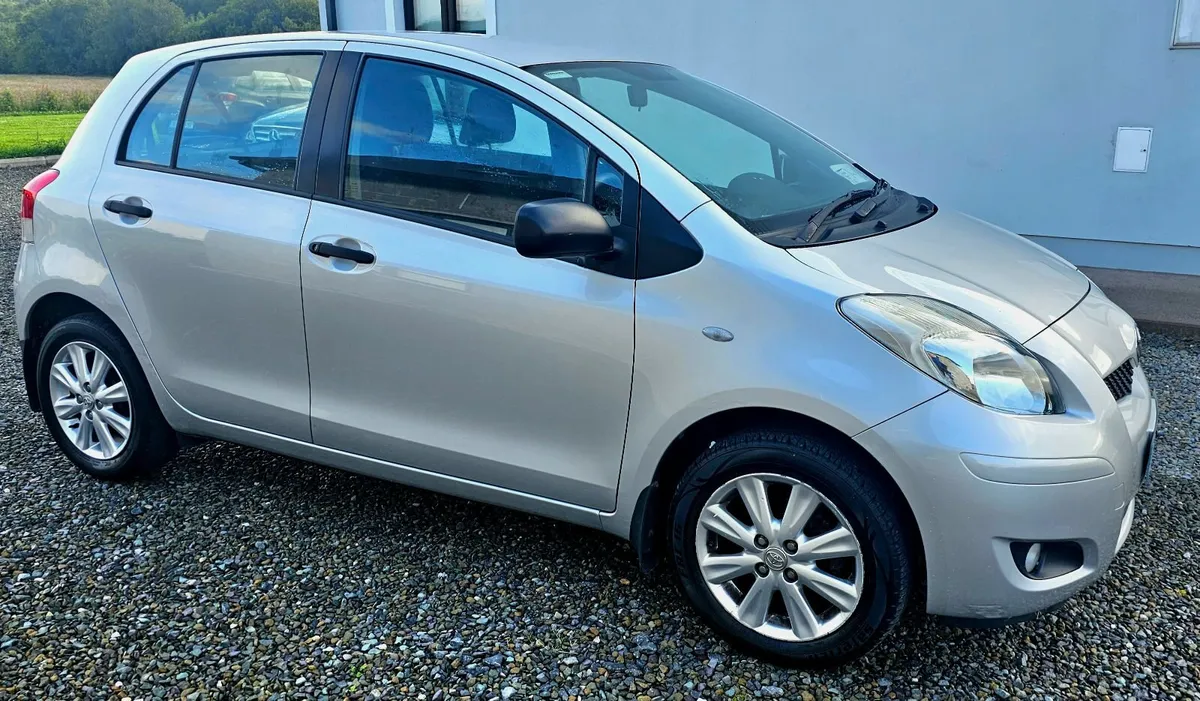 Toyota Yaris 2011 - Image 4