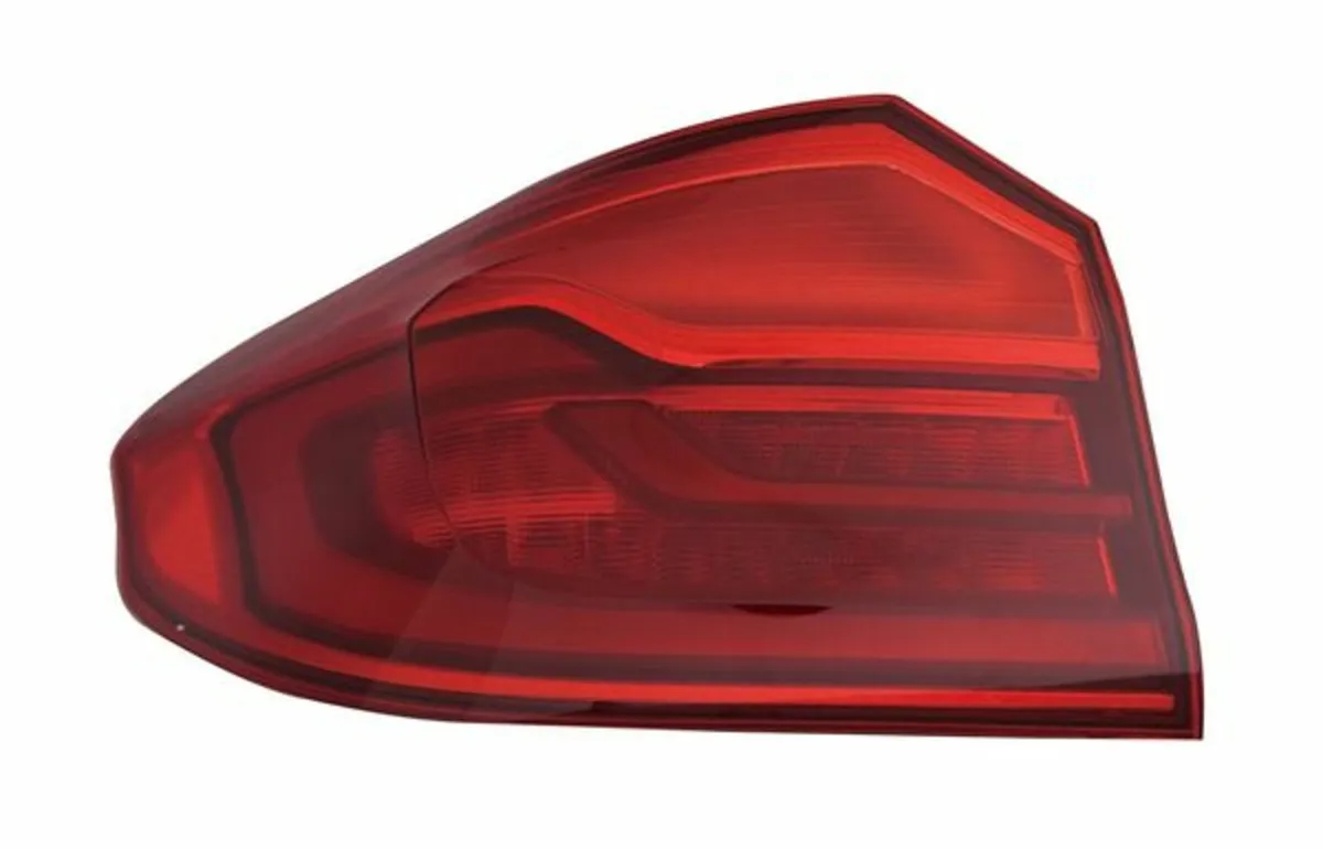 BMW 5 Series G30 Passenger Side Rear Lamp - Image 1