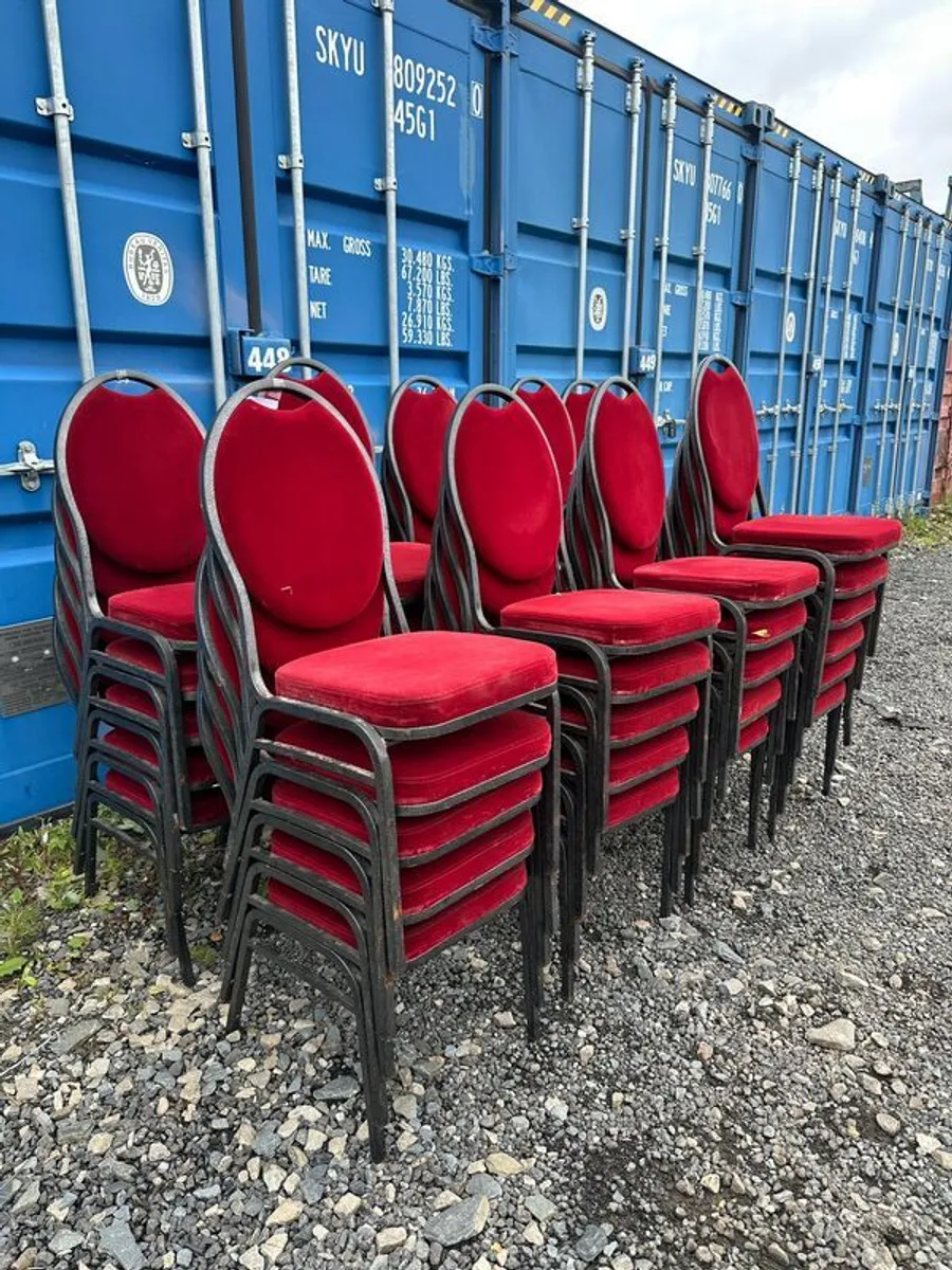 Bolero Arched Banquet Chairs in Red - Image 2