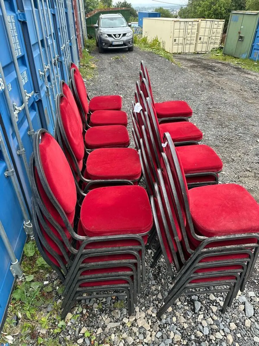 Bolero Arched Banquet Chairs in Red - Image 3