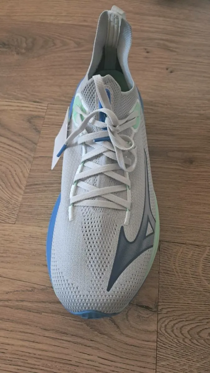 Mizuno Neo Vista Nimbus Size 9 - Image 2