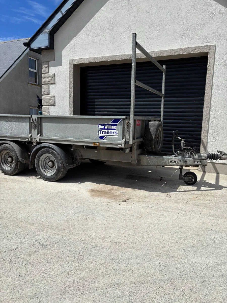 Trailer - Image 1