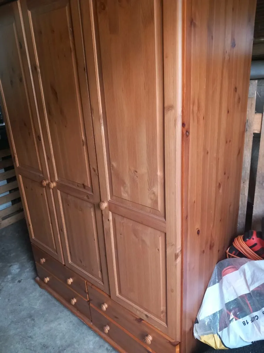Wardrobe. - Image 2