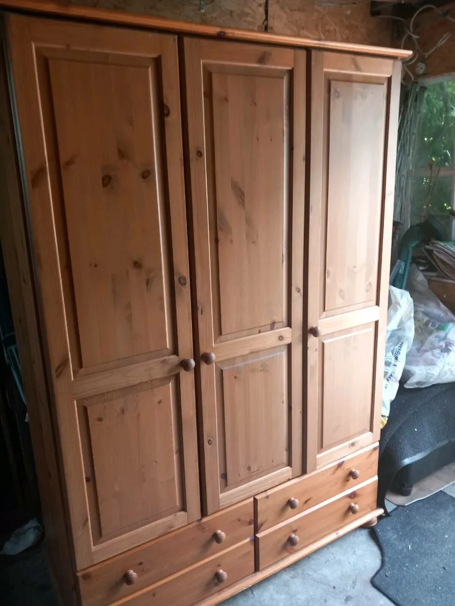 Wardrobe. - Image 3