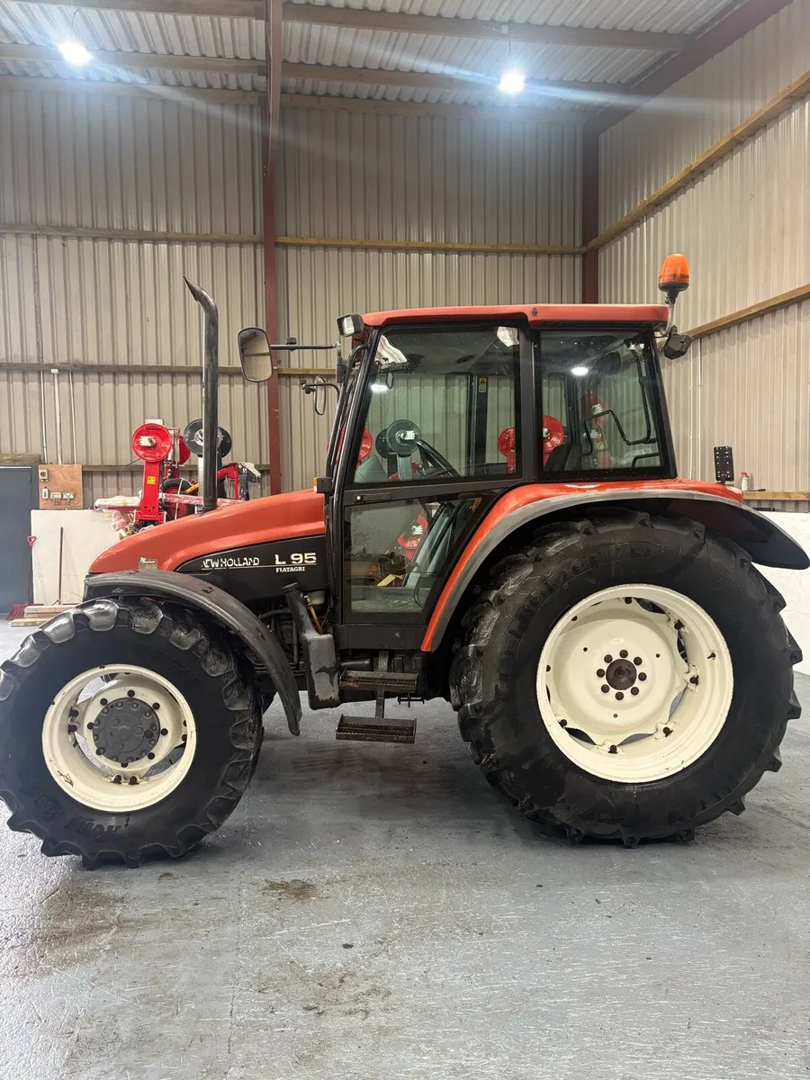 New Holland L95 - Image 4
