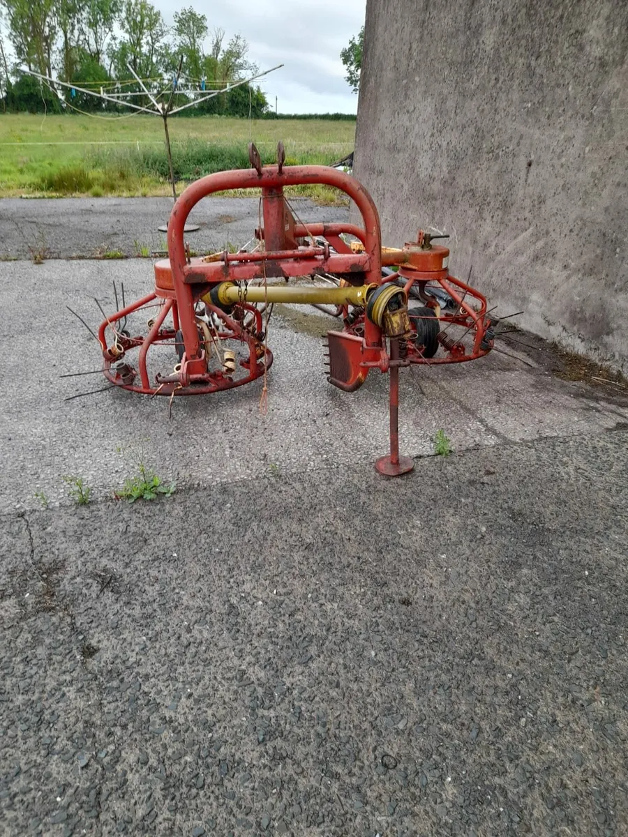 Mower, tedder and soft hands - Image 3