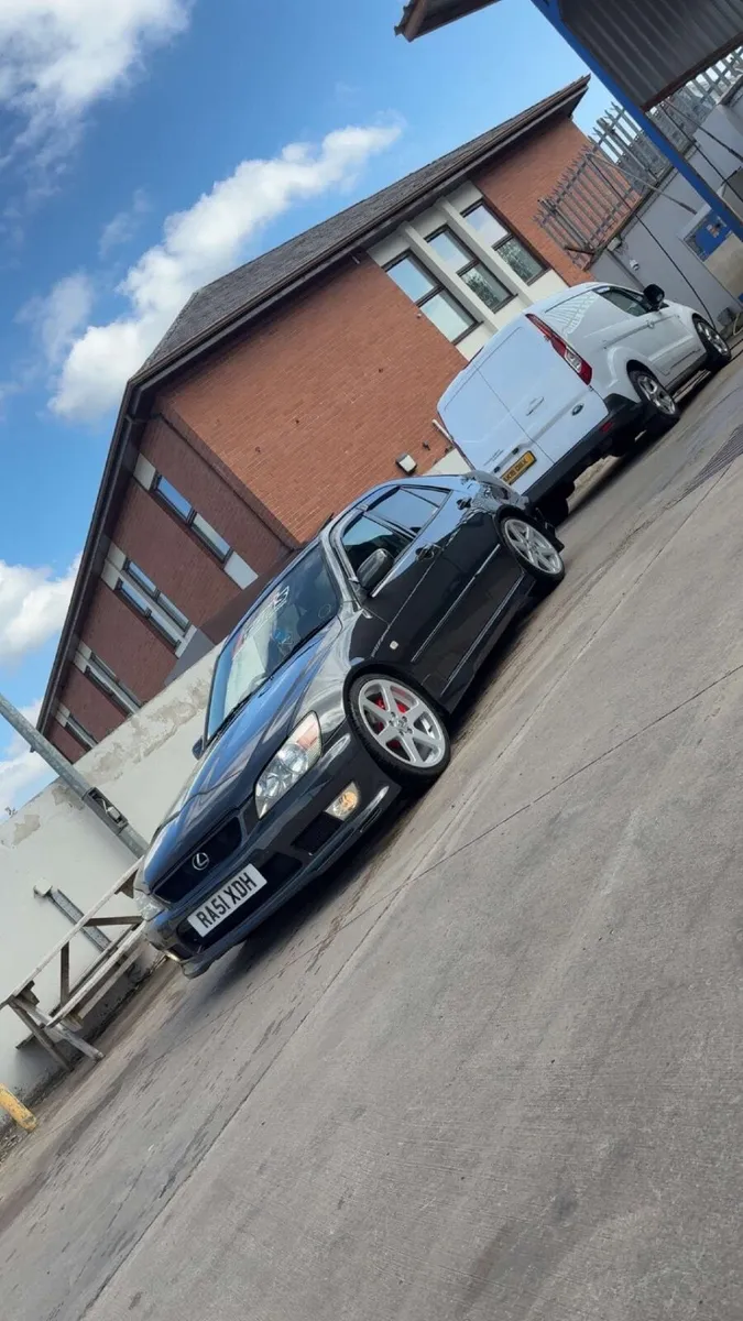 Lexus IS200 - Image 1
