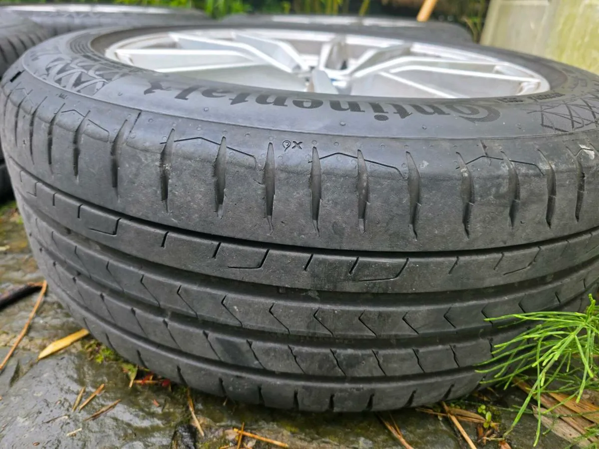 BMW 17" alloys with TP sensors & BMW grill - Image 3