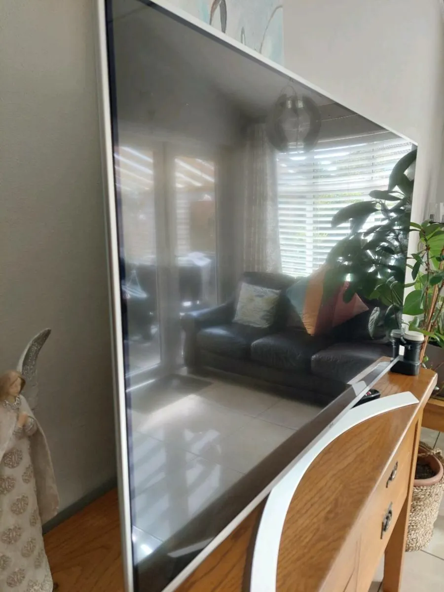 LG UHD Smart 50in Tv - Image 1