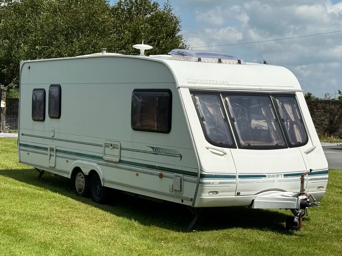 Twin axle Swift Conquerer 610 Lux 5 berth & awning - Image 2