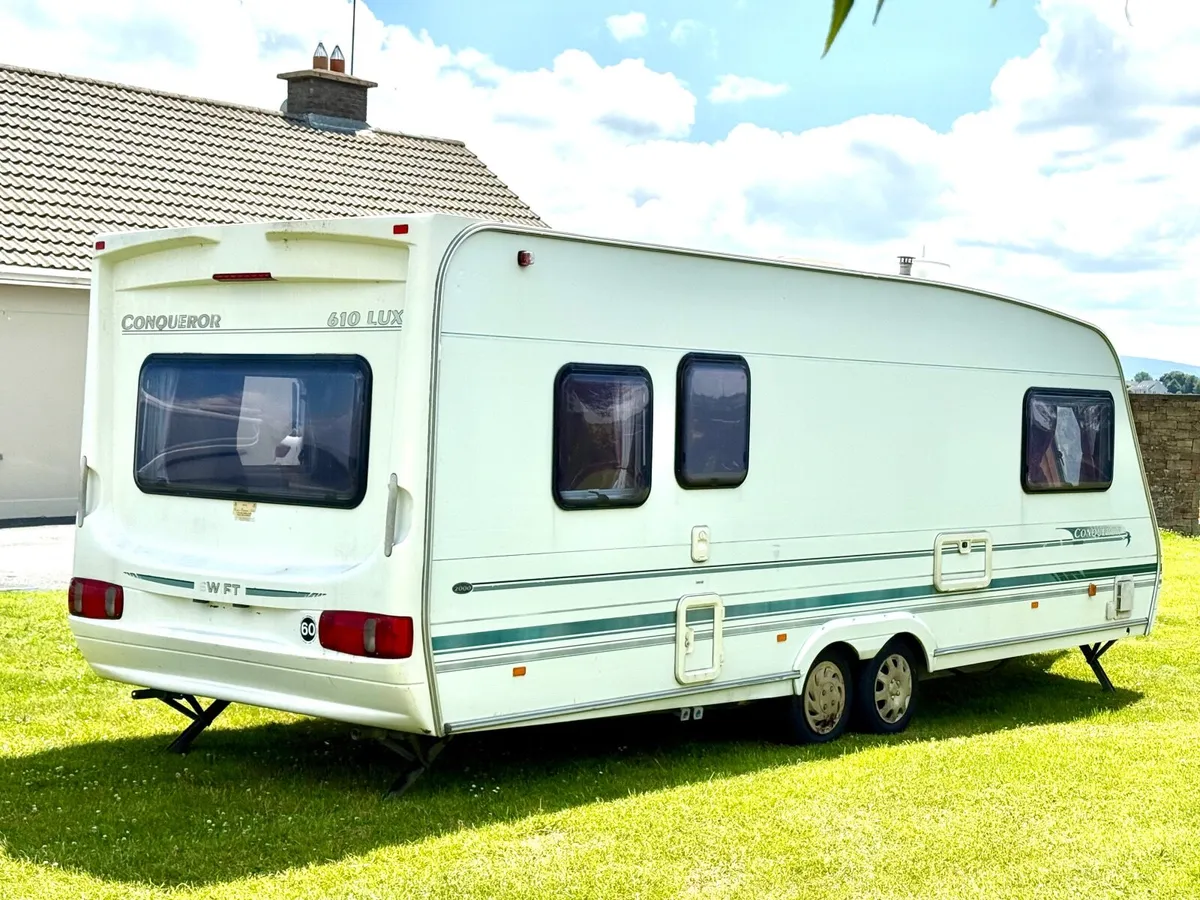 Twin axle Swift Conquerer 610 Lux 5 berth & awning - Image 3