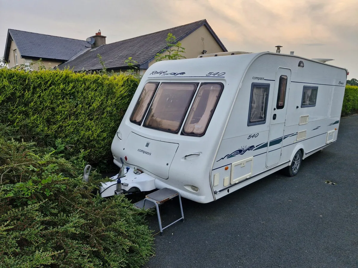 Compass Rallye Fixed Bed Caravan - Image 2