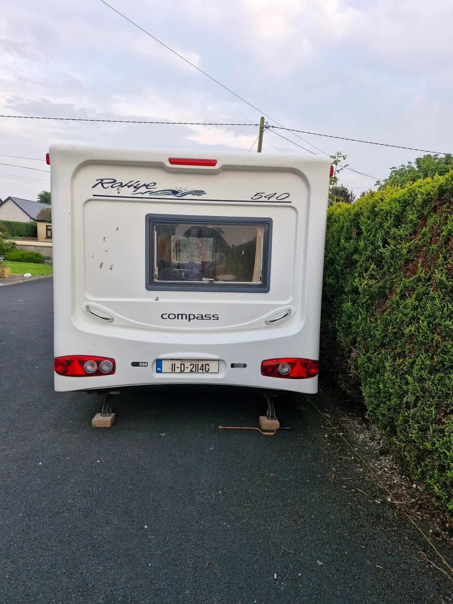 Compass Rallye Fixed Bed Caravan - Image 3