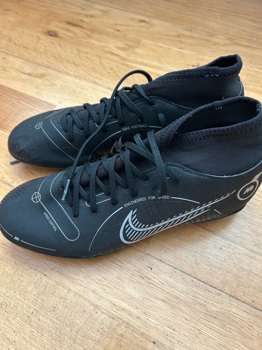 Football boots - Image 1