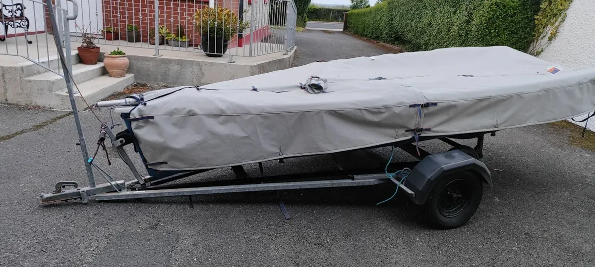 RS 200 racing dinghy - Image 1