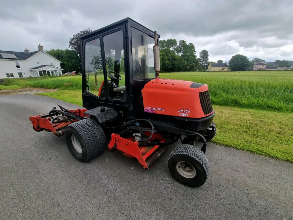 Jacobsen Ar250 4WD 5 Deck mower - Image 3