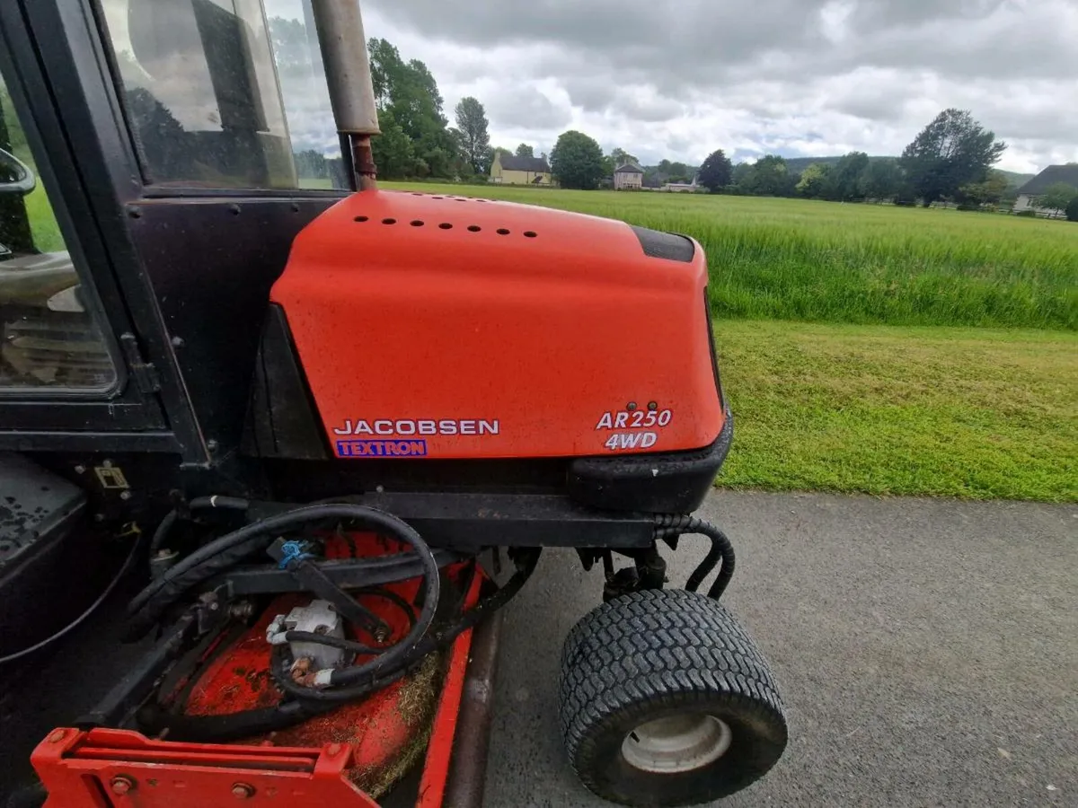 Jacobsen Ar250 4WD 5 Deck mower - Image 4