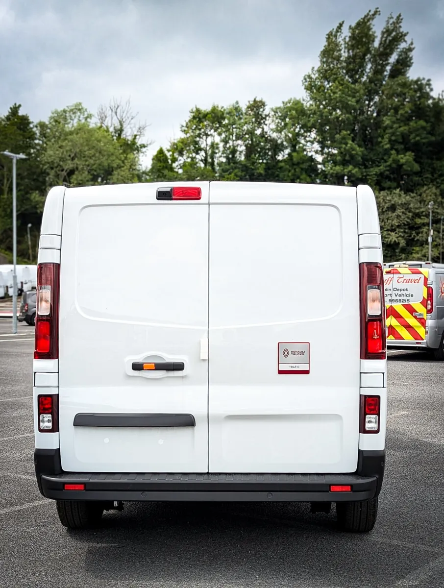 All New Renault  Trafic Red Edition - Image 3