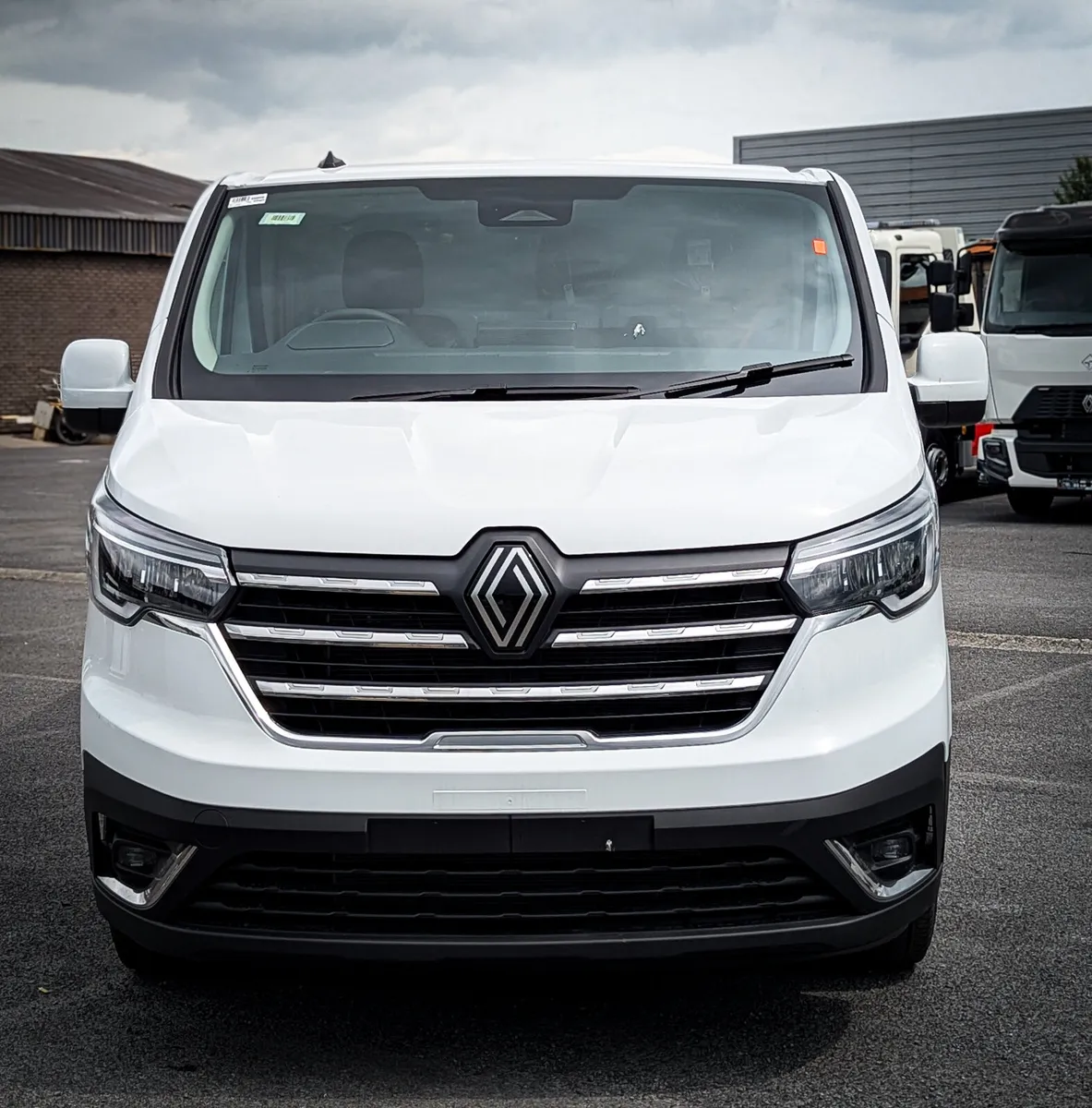 All New Renault  Trafic Red Edition - Image 2