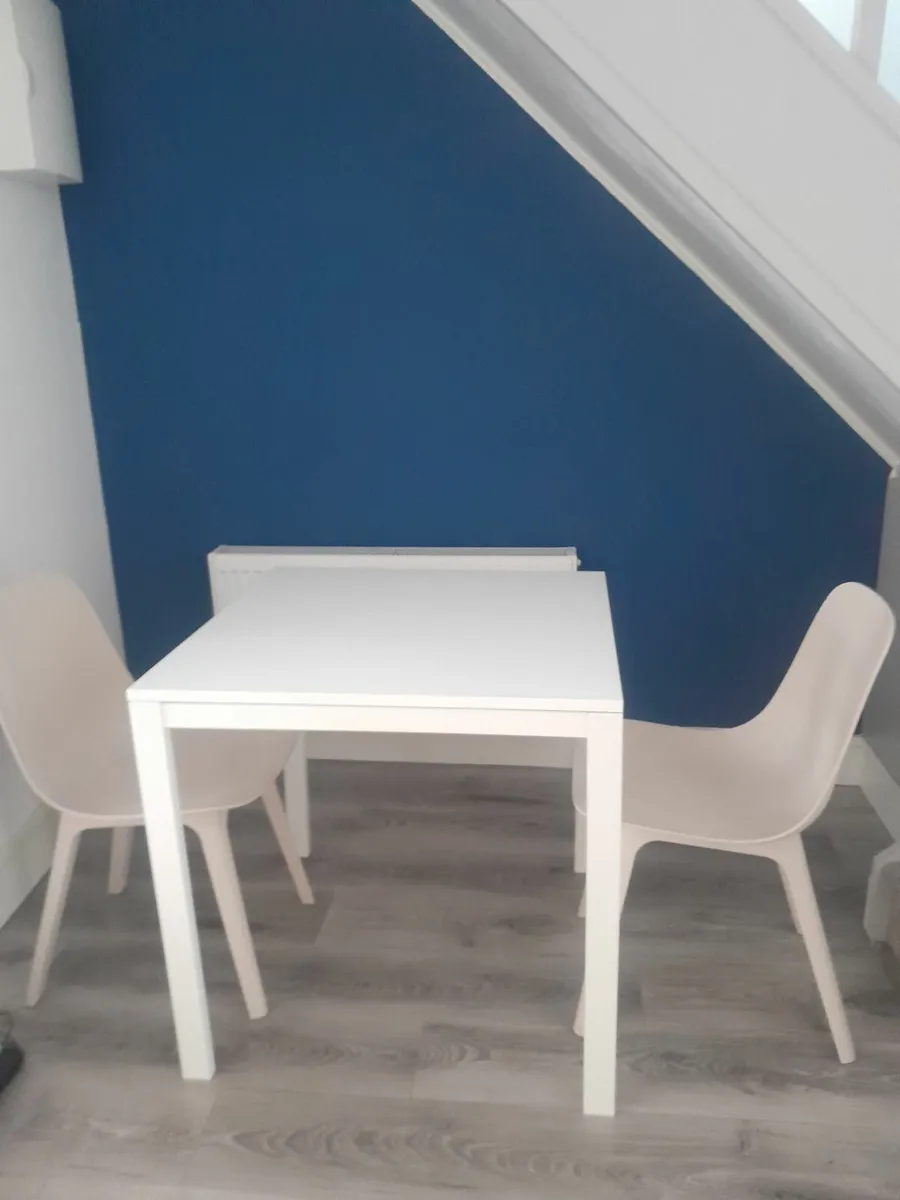 Table and 2 chairs - Image 2