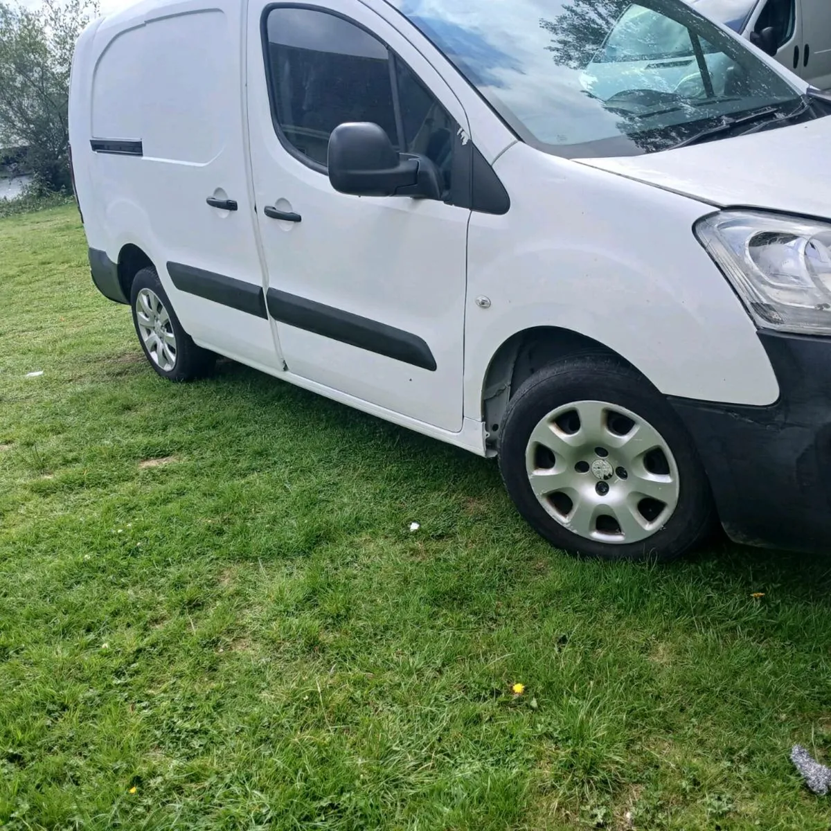 152 Peugeot  partner lwb 3 seater - Image 1