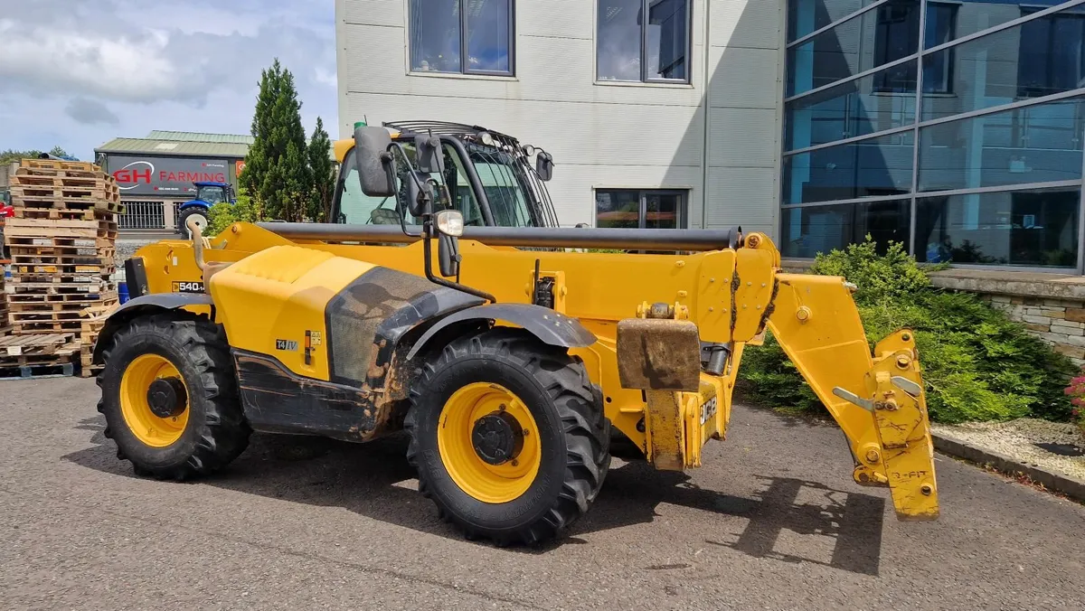 2018 JCB 540-140 - Image 2