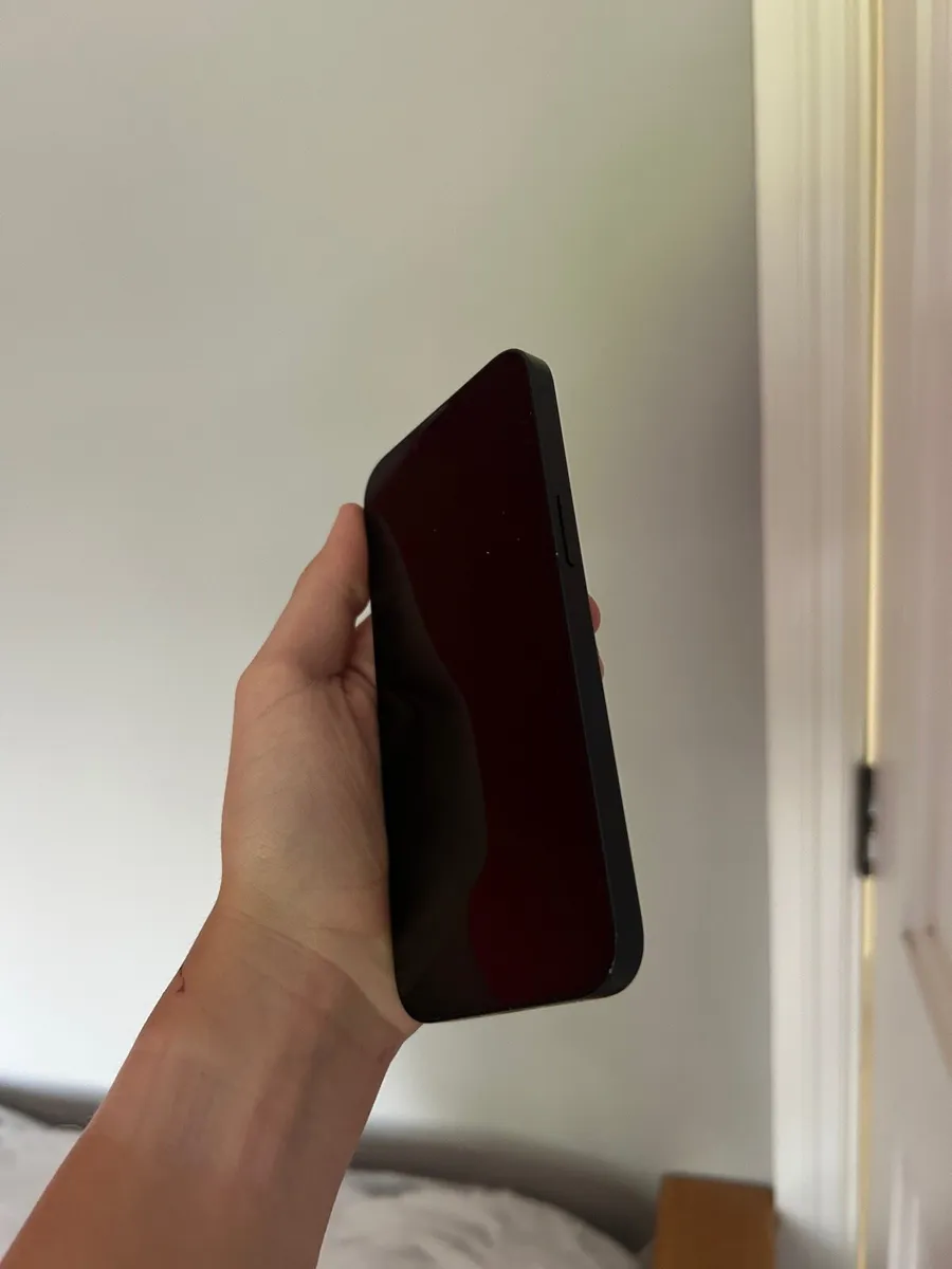 iPhone 13 - Image 2