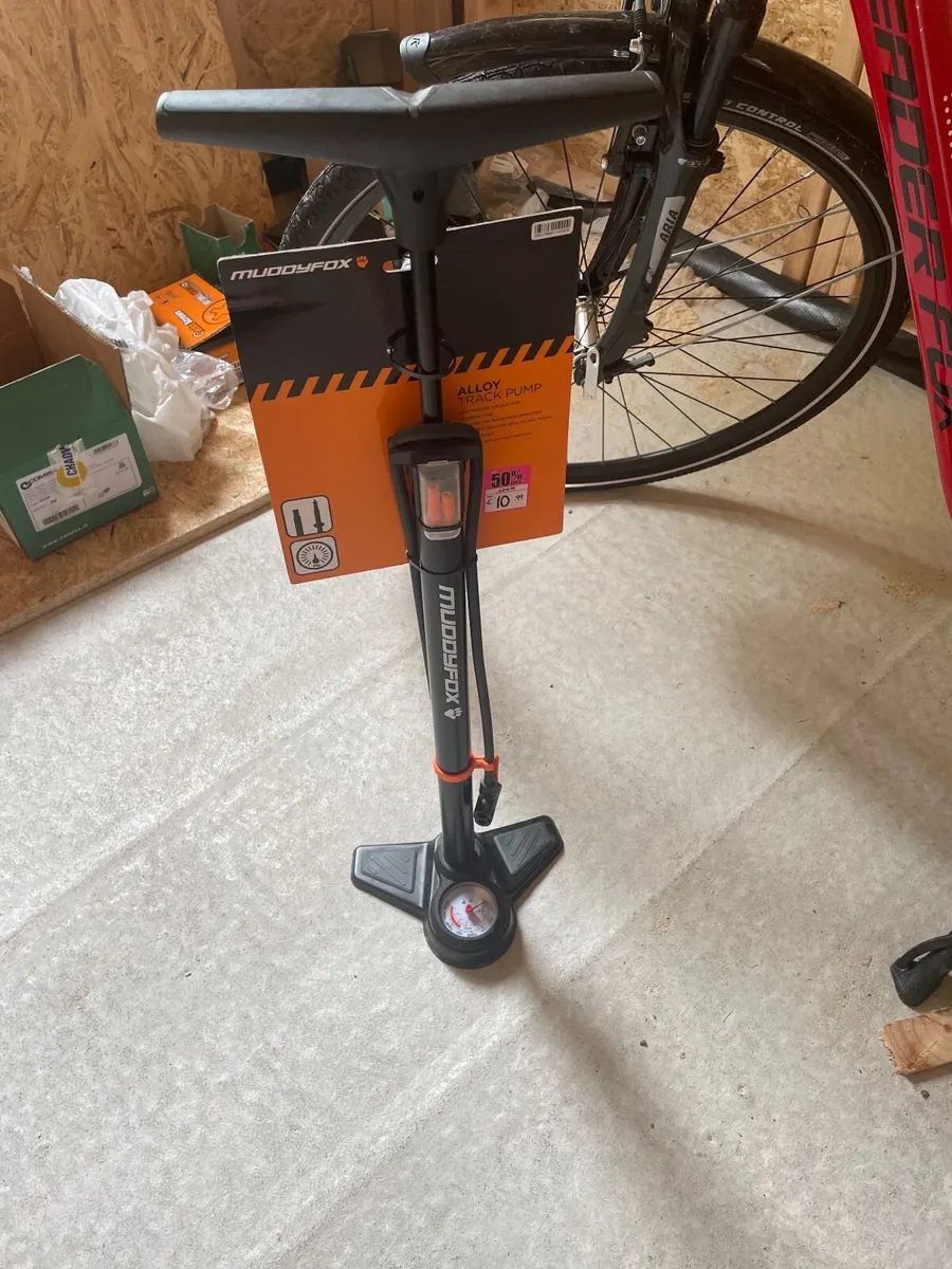 Bike, helmet, car bike rack, pump and lock - Image 2