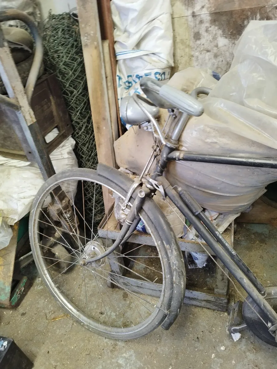 Vintage bicycle fir sale fully restored. - Image 2