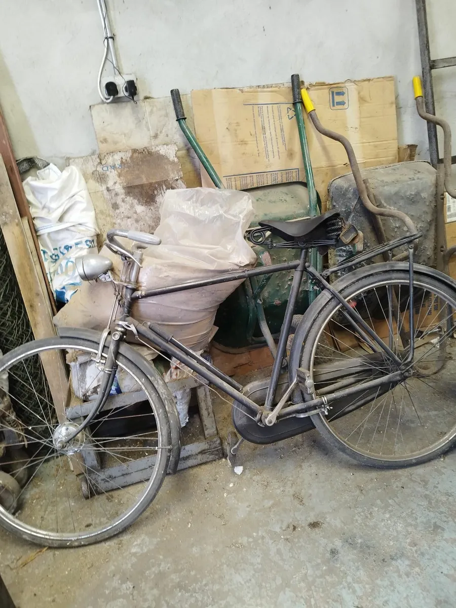 Vintage bicycle fir sale fully restored. - Image 3
